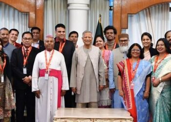 আজ শুভ বড়দিন : সব ধর্মাবলম্বীকে দেশের উন্নয়নে এগিয়ে আসার আহ্বান প্রধান উপদেষ্টার