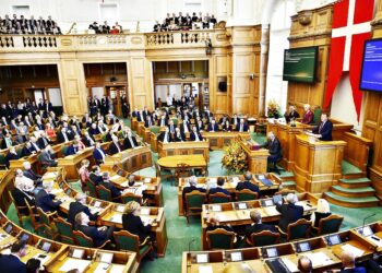 সংসদে নতুন আইন, ডেনমার্কে ভিনদেশের পতাকা উড়ানো নিষিদ্ধ