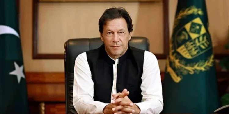 হঠাৎ সরকারবিরোধী আন্দোলন স্থগিতের ঘোষণা ইমরান খানের