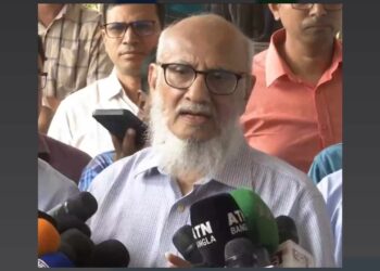 জনপ্রশাসন সংস্কার কমিশন চেয়ারম্যানের পদত্যাগ চাইলেন প্রশাসন ক্যাডারের কর্মকর্তারা