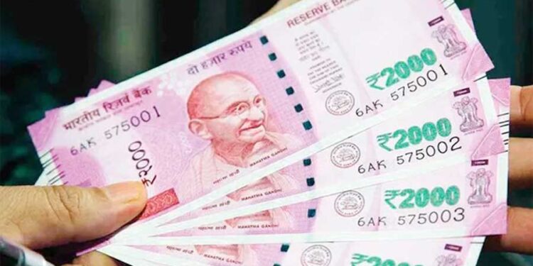 ইতিহাসের সর্বনিম্ন তলনীতে নেমেছে ভারতীয় রুপি, কারণ কি