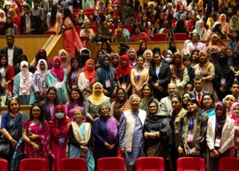 গণঅভ্যুত্থানের বিপ্লবী কন্যাদের কথা শুনলেন প্রধান উপদেষ্টা