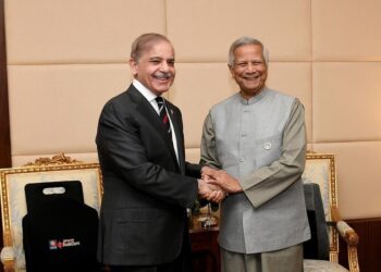 একাত্তরের অমীমাংসিত সমস্যা মীমাংসা করুন : পাকিস্তানের প্রধানমন্ত্রীর প্রতি প্রধান উপদেষ্টা