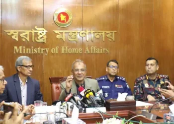 বিজিবির শক্ত অবস্থানে বেড়া নির্মাণ বন্ধে বাধ্য হয়েছে ভারত : স্বরাষ্ট্র উপদেষ্টা