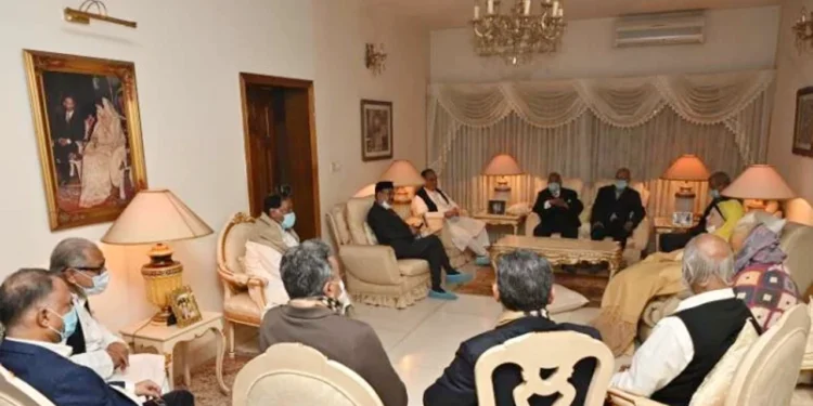 লন্ডন যাত্রার আগে খালেদা জিয়ার বাসভবনে বিএনপির জ্যেষ্ঠ নেতারা