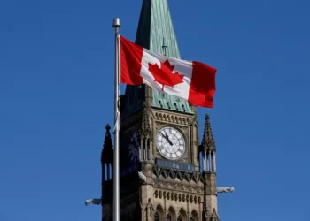 কানাডায় মা-বাবাকে নিয়ে স্থায়ী হওয়ার সুবিধা বন্ধ, বিপাকে বাংলাদেশিরা