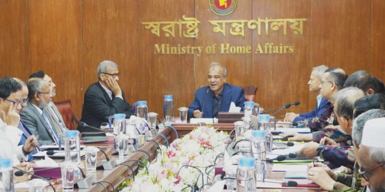 ভারতীয় গণমাধ্যম মিথ্যা সংবাদ প্রচার করে : স্বরাষ্ট্র উপদেষ্টা
