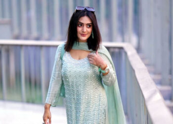 গাড়ি থেকে লাফিয়ে অপহরণ থেকে বাঁচলেন নায়িকা