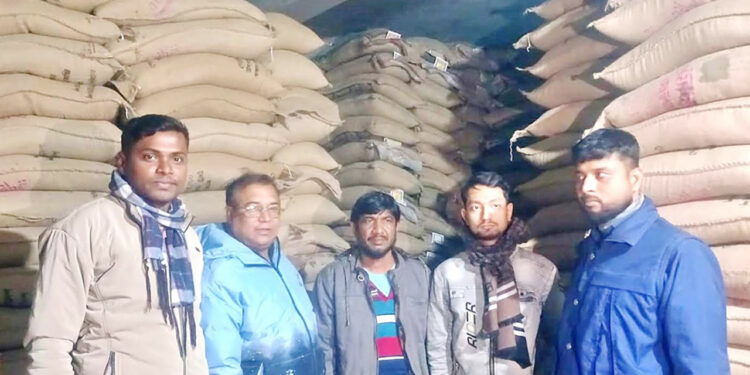 বাগেরহাটে ৬০০ বস্তা সরকারি চাল জব্দ, গ্রেপ্তার ২