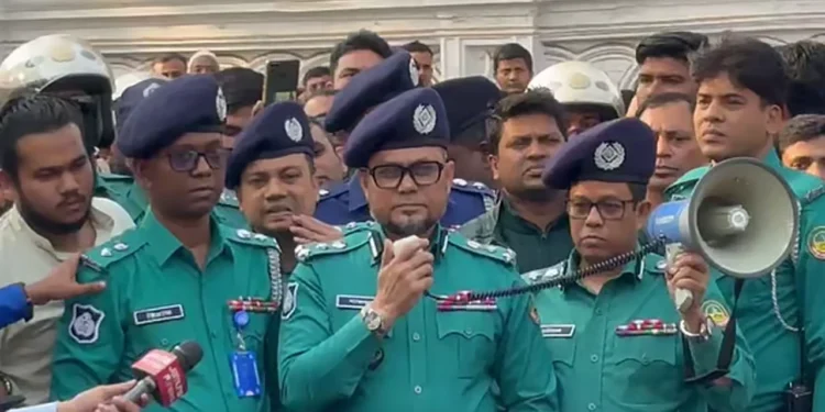 গাজীপুরের ঘটনায় ওসিকে বরখাস্তের ঘোষণা, ক্ষমা চাইলেন পুলিশের কমিশনার