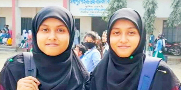 জাবিতে একসঙ্গে ভর্তির হলেন যমজ দুই বোন
