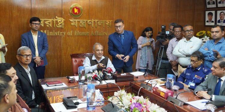 অন-অ্যারাইভাল ভিসা পাওয়া যাবে ১০ মিনিটে : স্বরাষ্ট্র উপদেষ্টা