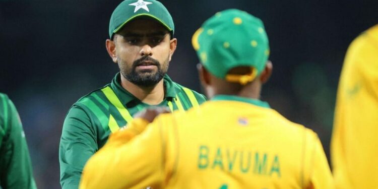 বাভুমার দিকে তেড়ে গেলেন বাবররা, সমালোচনার মুখে পাক ক্রিকেট