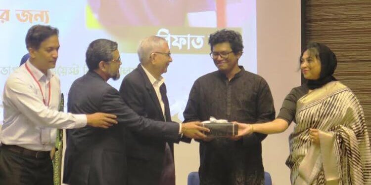 একুশে পদক পাওয়ায় অভ্রর সহ-প্রতিষ্ঠাতা রিফাত নবীকে সংবর্ধনা