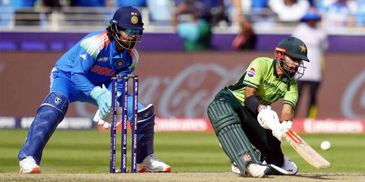 হাইভোল্টেজ ম্যাচে ভারতের সামনে চাপে পাকিস্তান