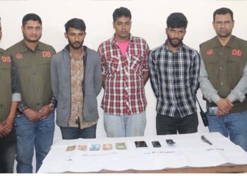 চলন্তবাসে বাসে ডাকাতি ও শ্লীলতাহানি, টাঙ্গাইলে গ্রেফতার ৩