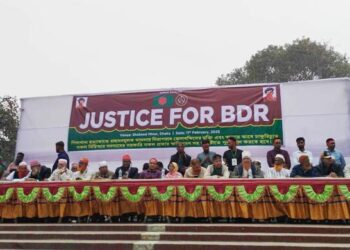 শহীদ মিনারে চাকরিচ্যুত বিডিআর সদস্যদের অবস্থান