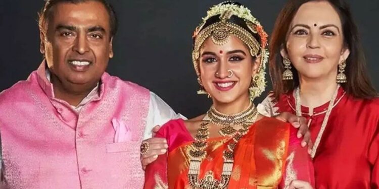 কুম্ভে পুণ্যস্নানে আম্বানির বউমা রাধিকার পোশাকের দাম কত?