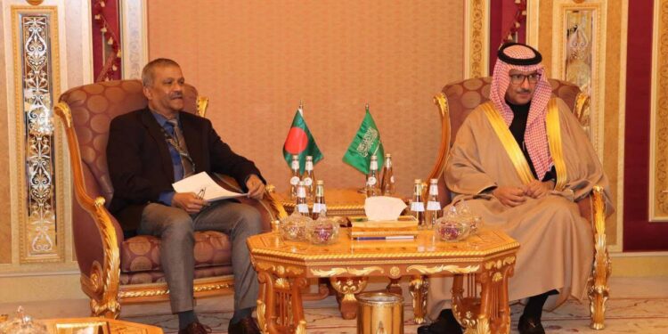 প্রবাসীদের জন্য সুখবর দিলেন উপদেষ্টা আসিফ নজরুল