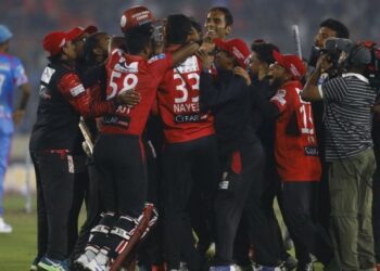 শ্বাসরুদ্ধকর ফাইনালে বিপিএল শিরোপা জিতল বরিশাল