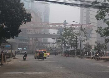 হঠাৎ কেন ঢাকায় বৃষ্টির মতো ঝরেছে কুয়াশা!