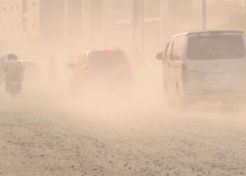দূষিত শহরের বৈশ্বিক তালিকায় শীর্ষে ঢাকা