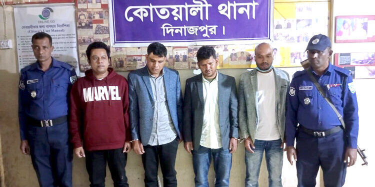 হাবিপ্রবির ৪ কর্মকর্তাকে পুলিশে দিলেন শিক্ষার্থীরা