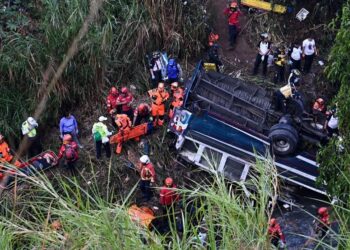 গুয়াতেমালায় ভয়াবহ বাস দুর্ঘটনায় নিহত ৫১