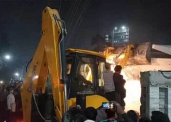 কুষ্টিয়ায় গণহত্যার দোসর হানিফের বাড়ি ভাঙচুর