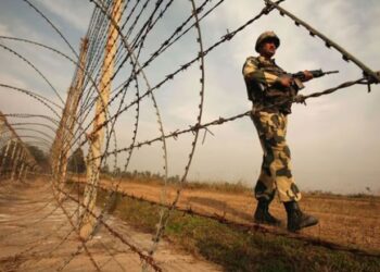 নওগাঁ সীমান্ত থেকে বাংলাদেশিকে ধরে নিয়ে গেছে বিএসএফ