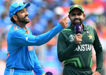 ভারতের বিপক্ষে টস জিতে ব্যাটিংয়ে পাকিস্তান
