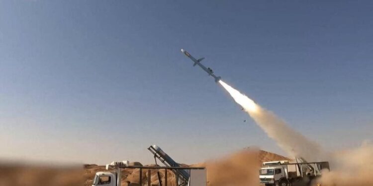 পারস্য উপসাগরে মিসাইল পরীক্ষা চালাল ইরান