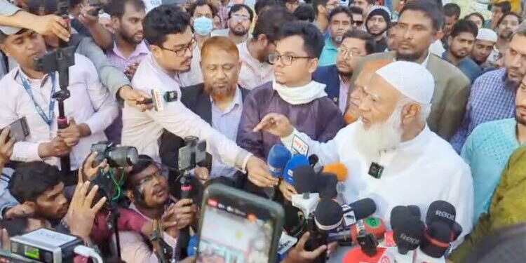 বইমেলা পরিদর্শন করলেন জামায়াতের আমির