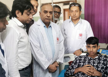 জুলাইয়ে আহতদের খোঁজ নিয়ে দায়িত্ব গ্রহণ করলেন নিনসের পরিচালক
