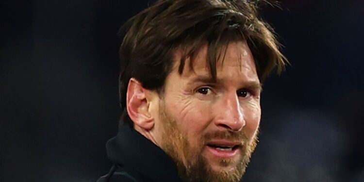 নতুন ন্যু ক্যাম্পে না খেলে ফুটবল ছাড়তে পারব না: মেসি