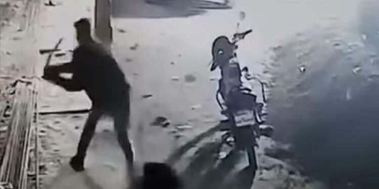 ময়মনসিংহে মধ্যরাতে বাড়িঘরে হামলা-ভাঙচুর, যা জানা গেল
