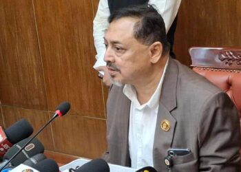 বিমান টিকিটে দুর্বৃত্তপনা অনুসন্ধান করছি: স্বরাষ্ট্র সচিব