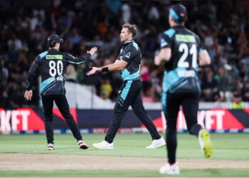 পাকিস্তানকে হারিয়ে শুভ সূচনা নিউজিল্যান্ডের