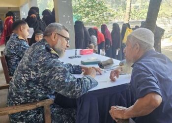 সেন্টমার্টিন দ্বীপে নৌবাহিনীর বিনামূল্যে চিকিৎসা সেবা