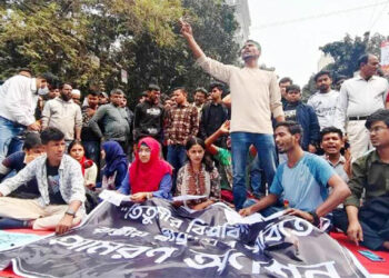 সড়ক-রেলপথ অবরোধের ঘোষণা দিলেন তিতুমীর শিক্ষার্থীরা