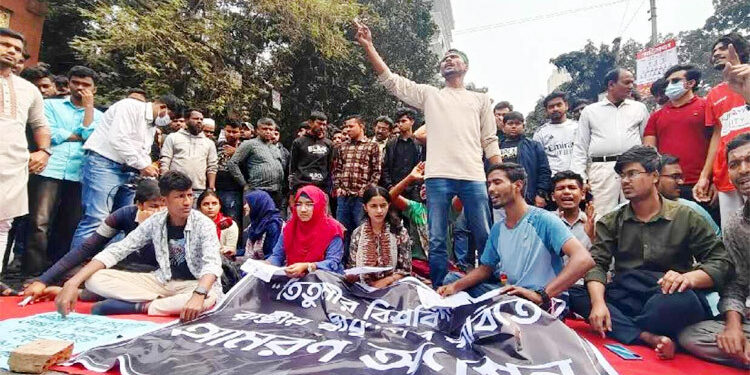 সড়ক-রেলপথ অবরোধের ঘোষণা দিলেন তিতুমীর শিক্ষার্থীরা