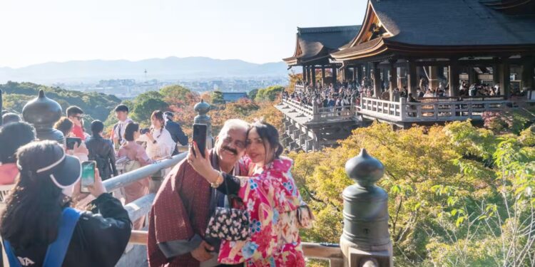 জাপানে বিদেশি পর্যটকের সংখ্যায় নতুন রেকর্ড