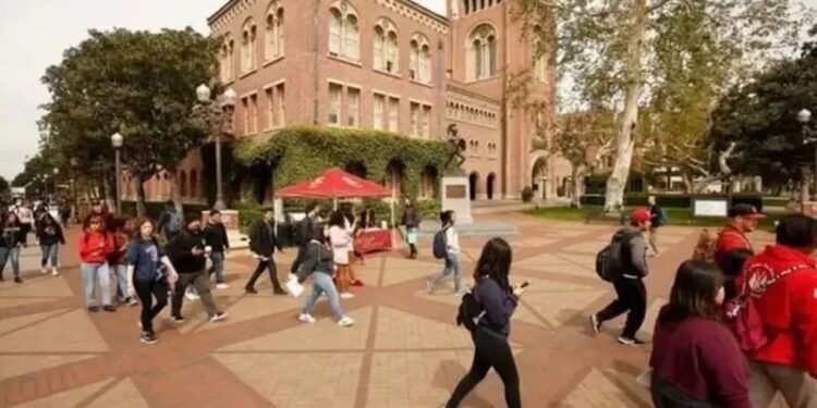 আমেরিকায় বিপাকে বিদেশি শিক্ষার্থীরা