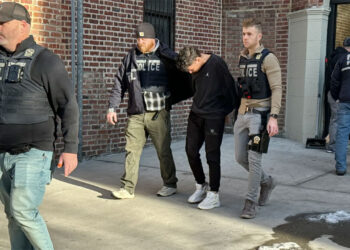 যুক্তরাষ্ট্রে ৭ হাজারের বেশি অবৈধ অভিবাসী গ্রেপ্তার