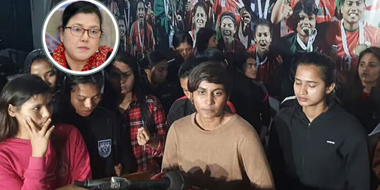 নারী ফুটবলারদের বিদ্রোহের অবসান হল যেভাবে