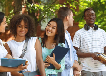 এইচএসসির পর বিদেশে পড়াশোনার জন্য যা করবেন