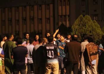 আ’লীগ নিষিদ্ধের দাবিতে মধ্যরাতে রাবিতে বিক্ষোভ