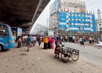 কারখানা বন্ধের প্রতিবাদে গাজীপুরে মহাসড়ক অবরোধ