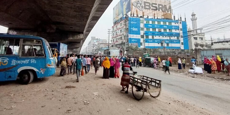 কারখানা বন্ধের প্রতিবাদে গাজীপুরে মহাসড়ক অবরোধ