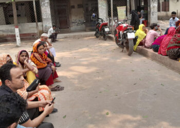 কারখানায় তালা: বেতন-বোনাস না দিয়ে পালিয়েছেন দুই মালিক